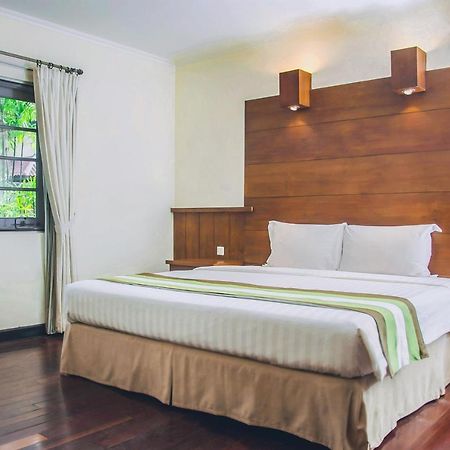 Whiz Prime Hotel Darmo Harapan Surabaya Luaran gambar