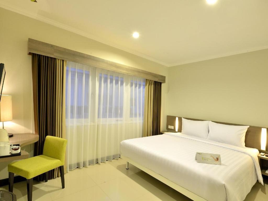 Whiz Prime Hotel Darmo Harapan Surabaya Luaran gambar