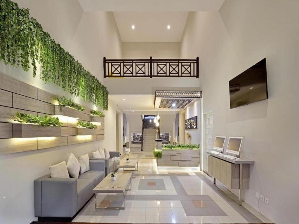Whiz Prime Hotel Darmo Harapan Surabaya Luaran gambar