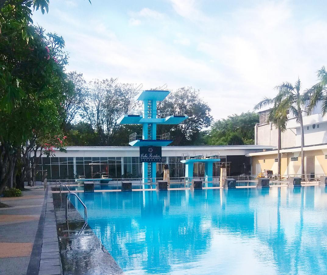 Whiz Prime Hotel Darmo Harapan Surabaya Luaran gambar