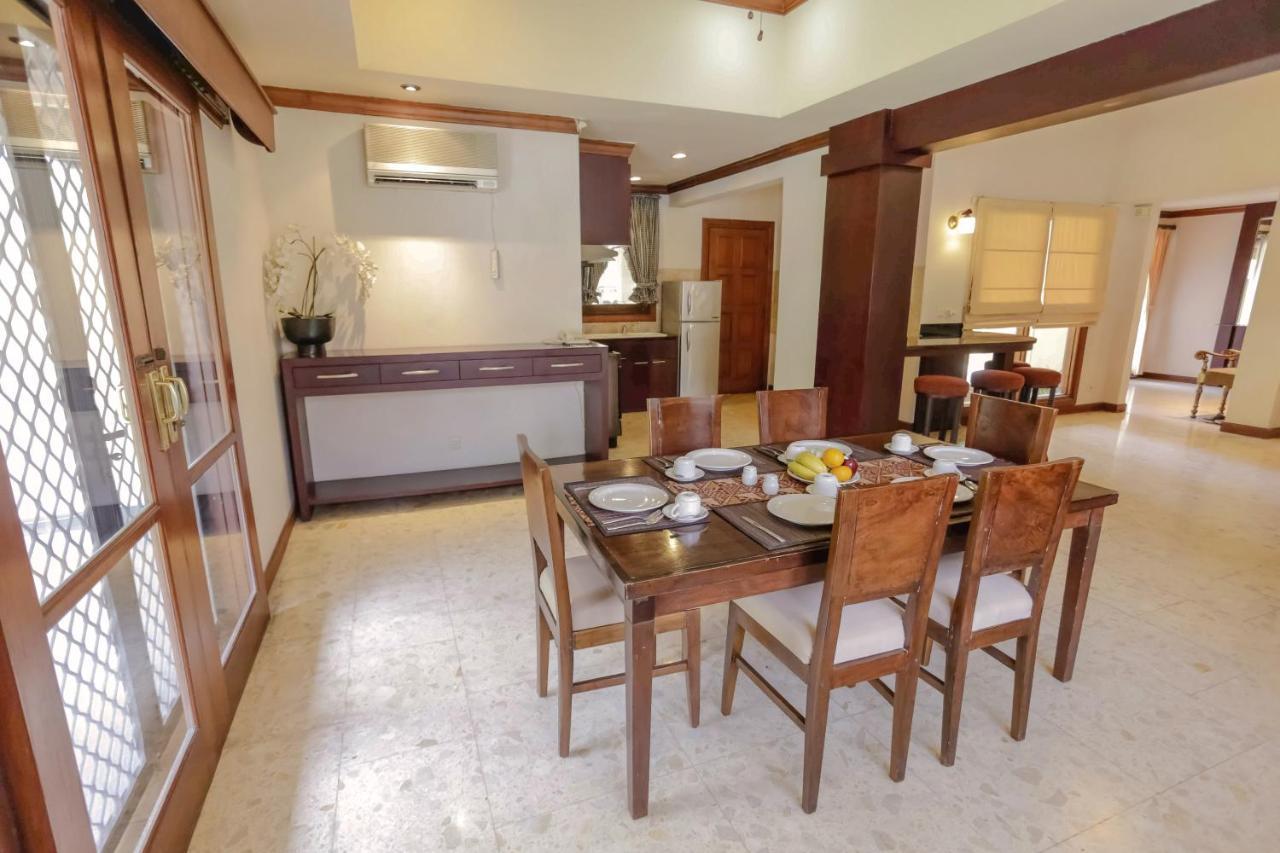 Whiz Prime Hotel Darmo Harapan Surabaya Luaran gambar