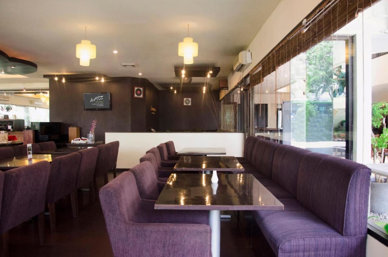 Whiz Prime Hotel Darmo Harapan Surabaya Luaran gambar