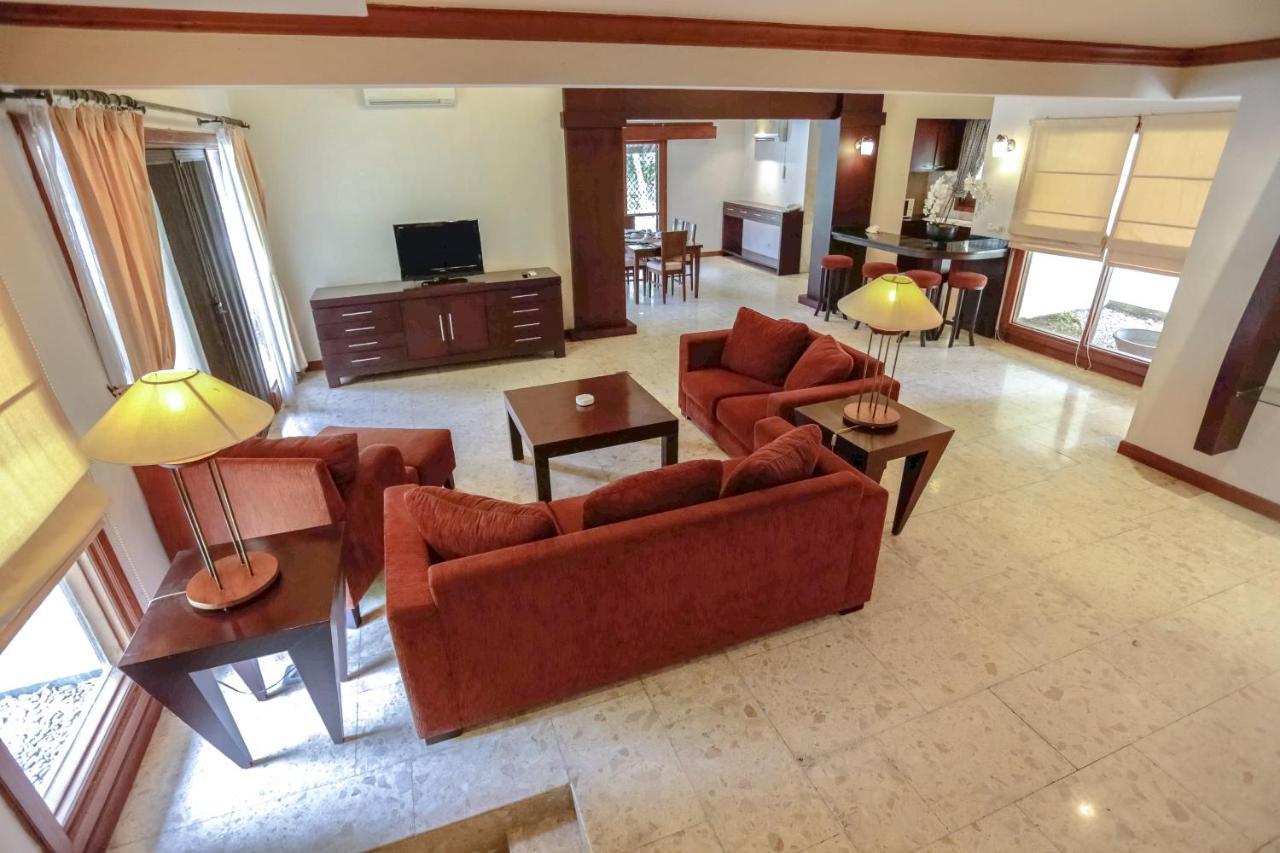 Whiz Prime Hotel Darmo Harapan Surabaya Luaran gambar