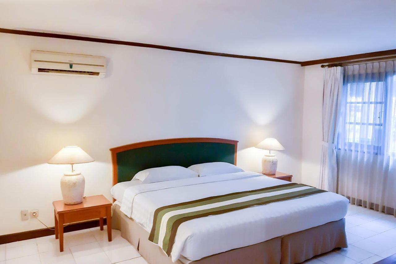 Whiz Prime Hotel Darmo Harapan Surabaya Bilik gambar