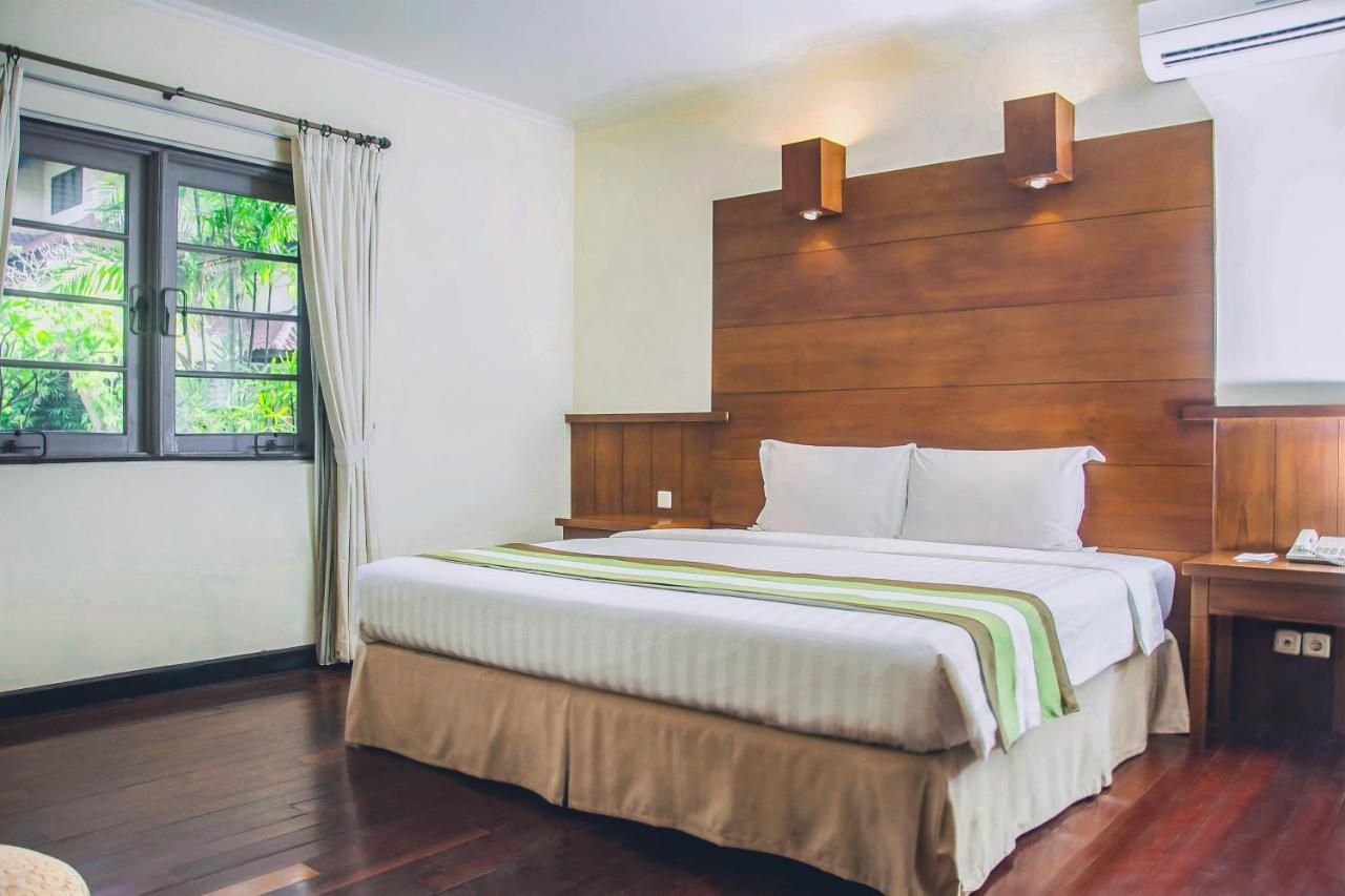 Whiz Prime Hotel Darmo Harapan Surabaya Luaran gambar