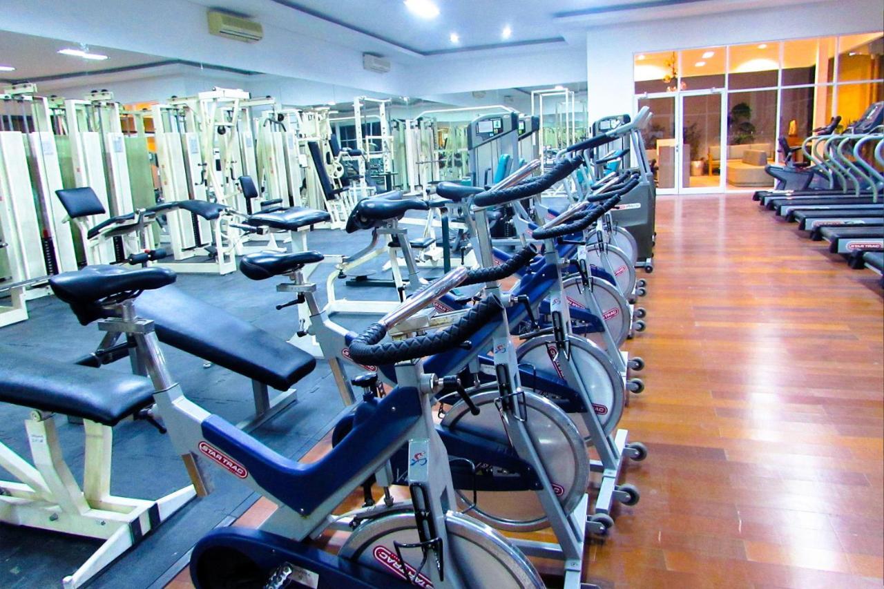 Whiz Prime Hotel Darmo Harapan Surabaya Luaran gambar