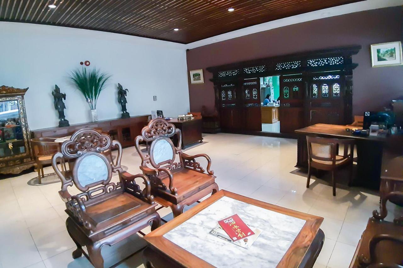 Whiz Prime Hotel Darmo Harapan Surabaya Luaran gambar