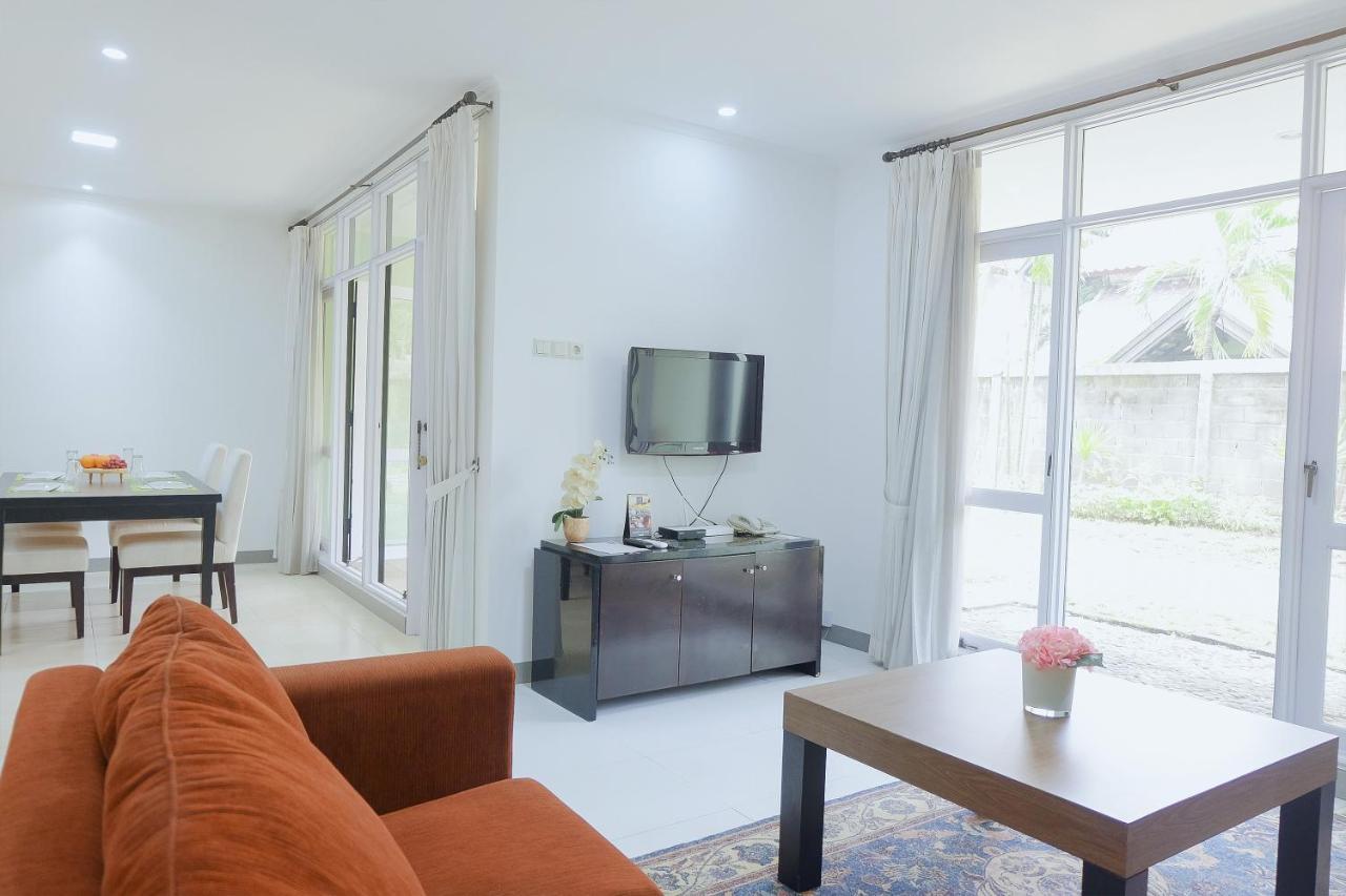 Whiz Prime Hotel Darmo Harapan Surabaya Luaran gambar