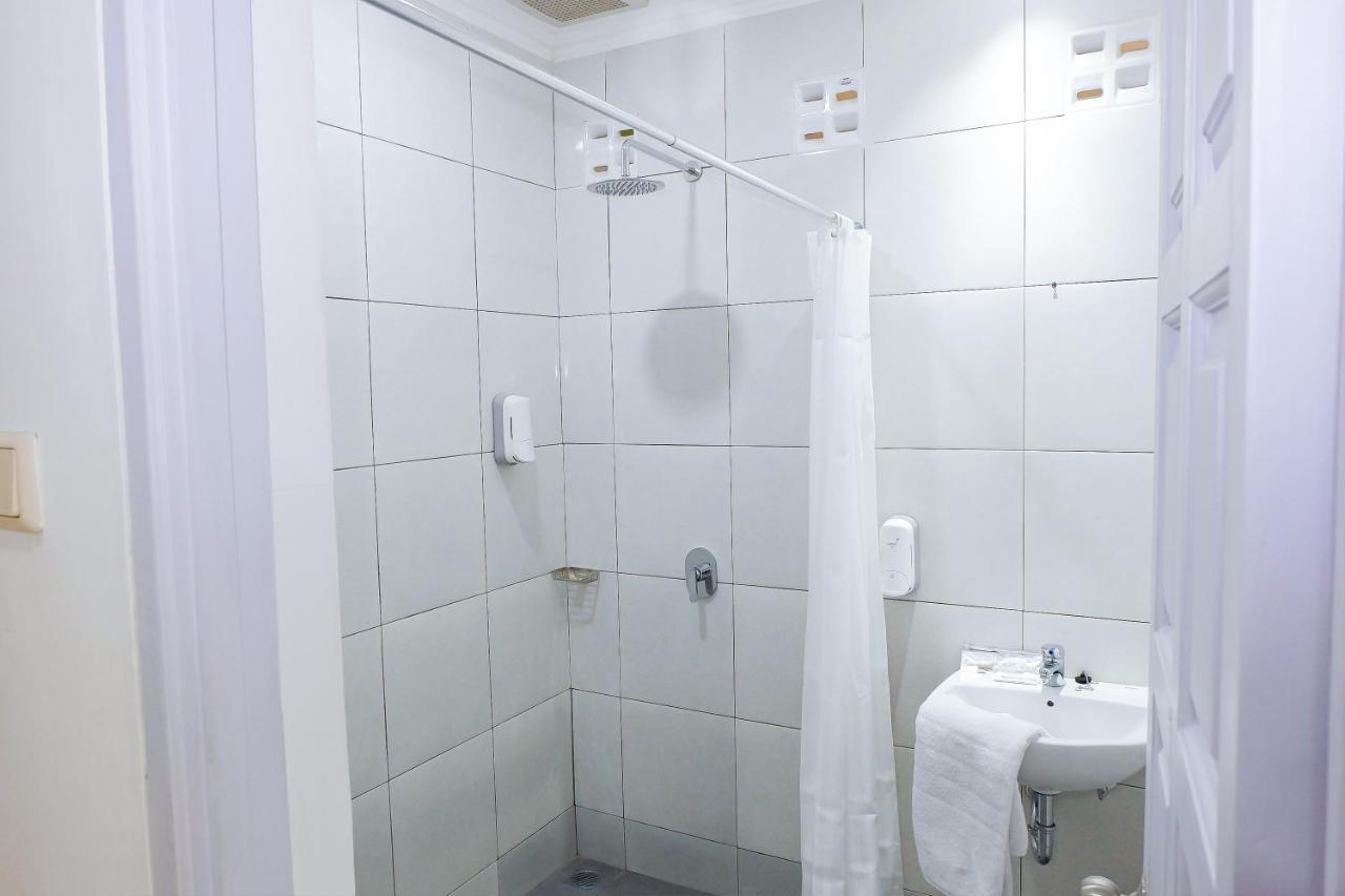 Whiz Prime Hotel Darmo Harapan Surabaya Luaran gambar