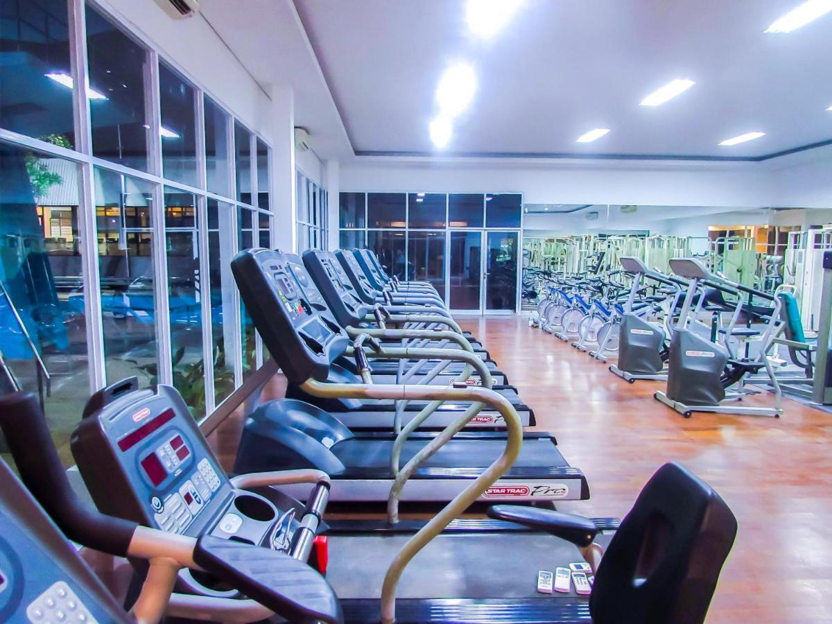 Whiz Prime Hotel Darmo Harapan Surabaya Luaran gambar